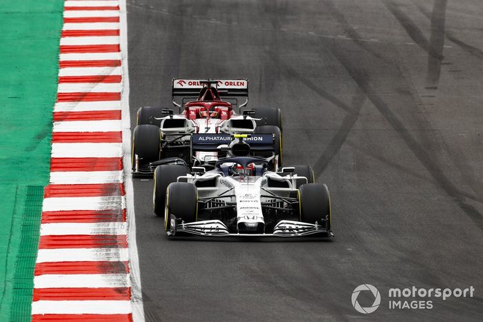 Pierre Gasly, AlphaTauri AT01, Kimi Raikkonen, Alfa Romeo Racing C39
