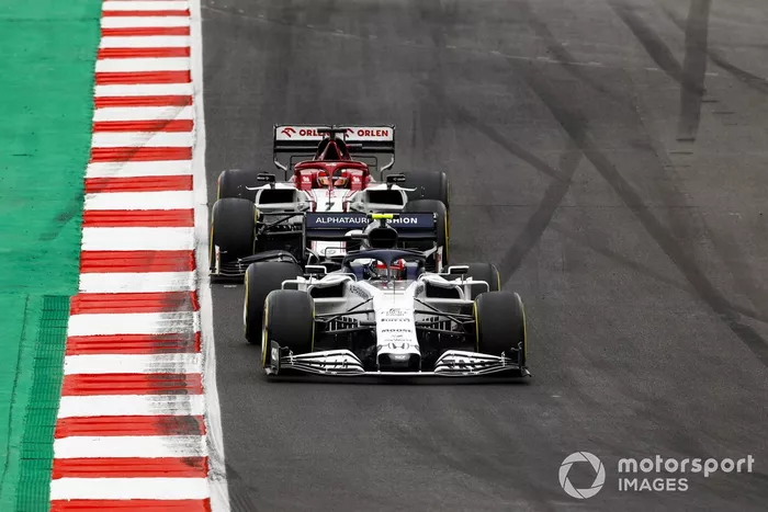Pierre Gasly, AlphaTauri AT01, Kimi Raikkonen, Alfa Romeo Racing C39