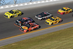 Matt Kenseth, Joe Gibbs Racing Toyota, Denny Hamlin, Joe Gibbs Racing Toyota, et Martin Truex Jr., Furniture Row Racing Toyota