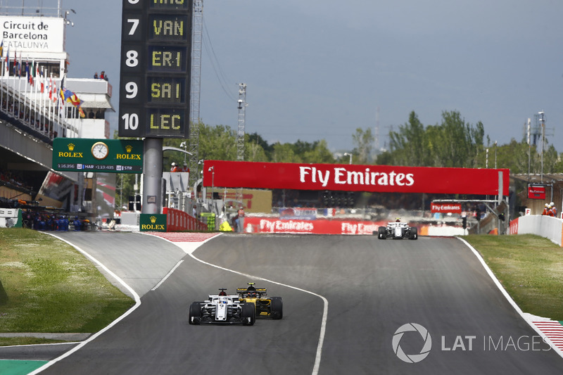 Marcus Ericsson, Sauber C37, Carlos Sainz Jr., Renault Sport F1 Team R.S. 18