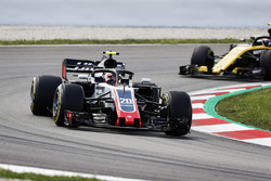 Kevin Magnussen, Haas F1 Team VF-18, Carlos Sainz Jr., Renault Sport F1 Team R.S. 18