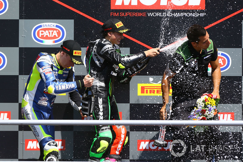 Podium: ganadora, Ana Carrasco, segundo, Borja Sanchez, tercero, Kevin Sabatucci