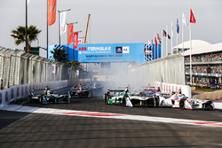 Jose Maria Lopez, Dragon Racing y Lucas di Grassi, Audi Sport ABT Schaeffler, al inicio de la carrer
