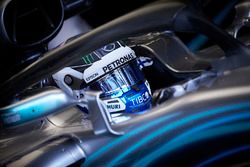 Valtteri Bottas, Mercedes AMG F1 W09, siede nell'abitacolo della sua monoposto