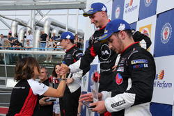 Podio Gara 1: il secondo classificato Tommaso Mosca, Tsunami RT, il vincitore della gara Diego Bertonelli, Dinamic Motorsport, il terzo classificato Gianmarco Quaresmini, Dinamic Motorsport