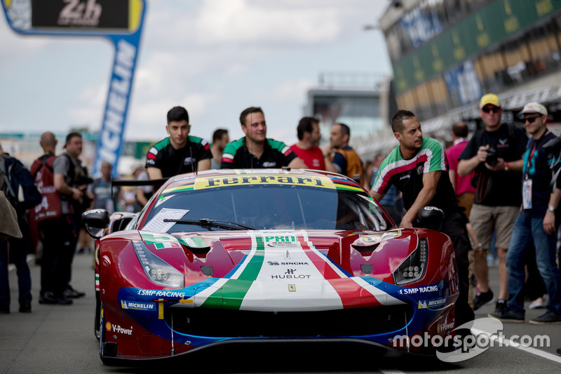 Автомобиль Ferrari 488 GTE Evo (№51) команды AF Corse