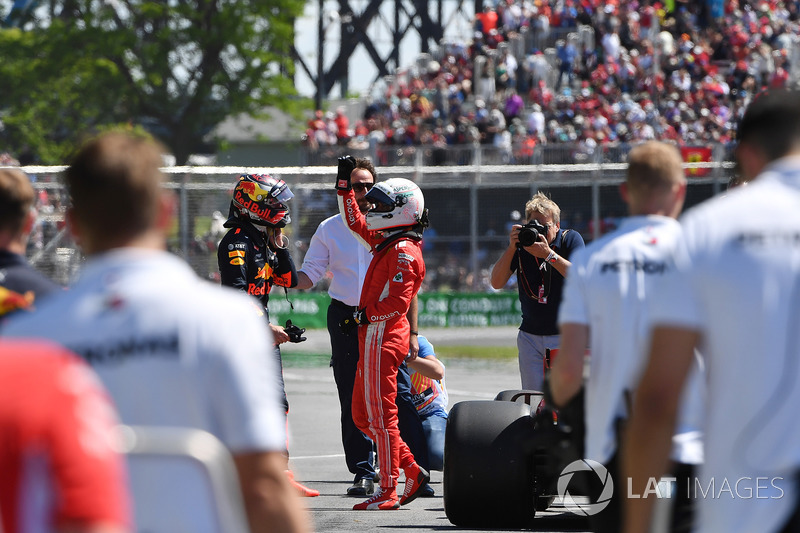 Le poleman Sebastian Vettel, Ferrari fête sa pole position dans le Parc Fermé