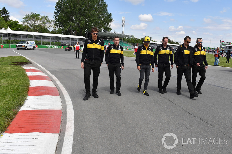 Carlos Sainz Jr., Renault Sport F1 Team recorre la pista
