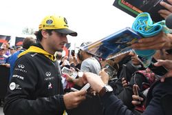Carlos Sainz Jr., Renault Sport F1 Team signs autographs for the fans