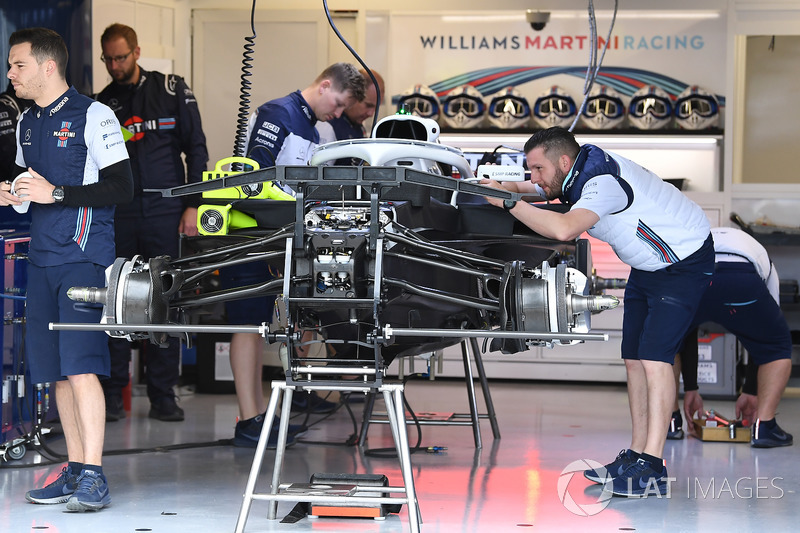 Williams FW41 front suspension