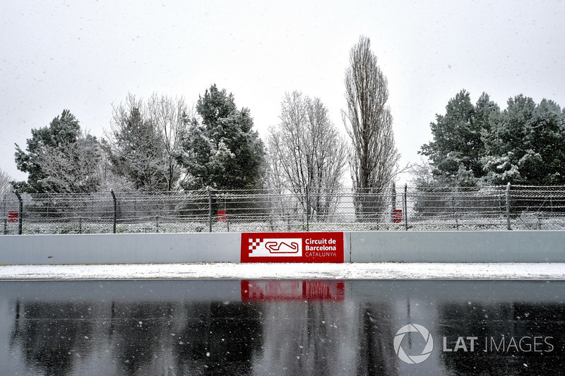 Main straight as snow stops testing