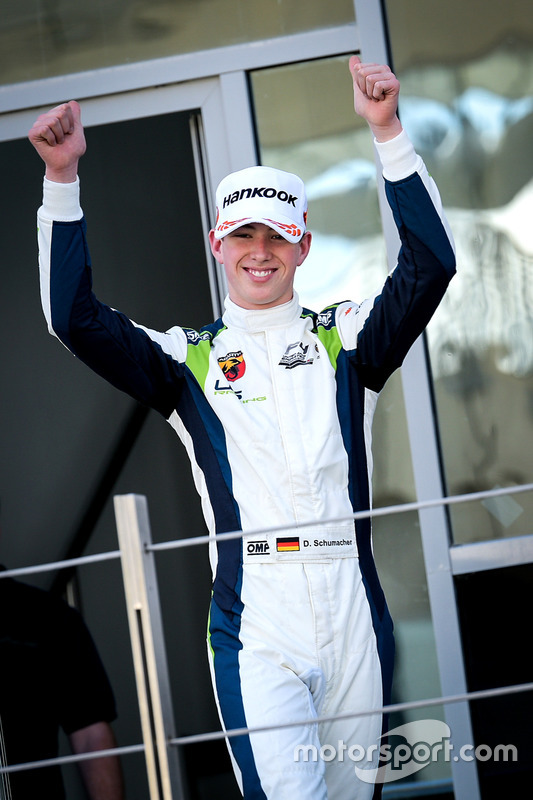 Podium : le vainqueur David Schumacher, Rasgaira Motorsports