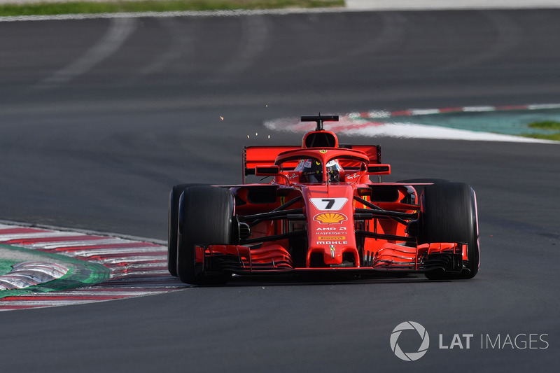 Kimi Raikkonen, Ferrari SF71H sparks