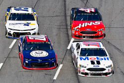 Aric Almirola, Stewart-Haas Racing, Ford Fusion Mobil 1 e Landon Cassill, StarCom Racing, Chevrolet Camaro VRX / Srarcom Fiber