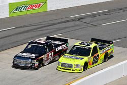 Harrison Burton, Kyle Busch Motorsports, Toyota Tundra DEX Imaging, Matt Crafton, ThorSport Racing, Ford F-150 Ideal Door/Menards