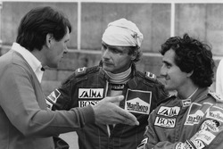 John Barnard discute avec Niki Lauda, McLaren et Alain Prost, McLaren