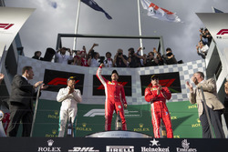 Победитель Себастьян Феттель, Ferrari, второе место – Льюис Хэмилтон, Mercedes AMG F1, третье место