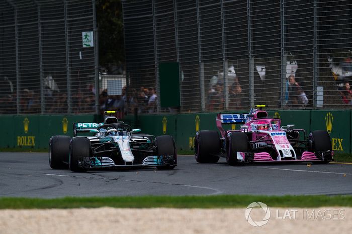 Valtteri Bottas, Mercedes-AMG F1 W09 EQ Power  and Esteban Ocon, Force India VJM11 battle