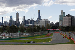 Lewis Hamilton, Mercedes AMG F1 W09, Kimi Raikkonen, Ferrari SF71H, en Sebastian Vettel, Ferrari SF7
