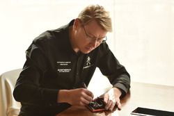 Mika Hakkinen helmet