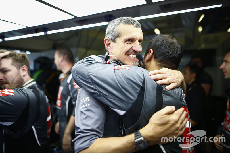 Haas team members, including Guenther Steiner, Team Principal, Haas F1, celebrate their points finishing results