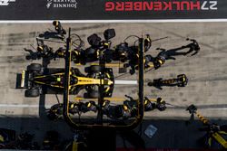 Carlos Sainz Jr., Renault Sport F1 Team R.S. 18, au stand
