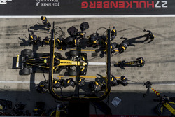 Carlos Sainz Jr., Renault Sport F1 Team R.S. 18, au stand