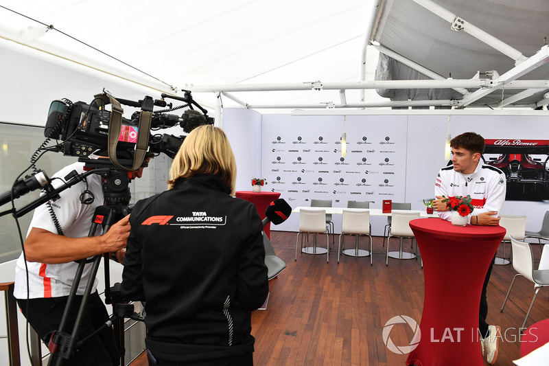 Charles Leclerc, Sauber parle aux médias