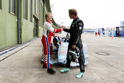 Felix Rosenqvist, Mahindra Racing, avec le Champion du monde de F1, Nico Rosberg et la Gen2