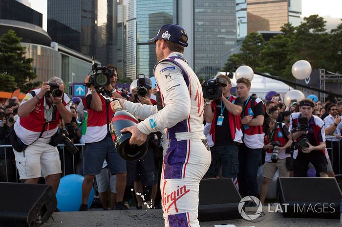 Podio: ganador de la carrera Sam Bird, DS Virgin Racing