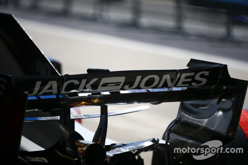 Rear wing detail of the Kevin Magnussen Haas F1 Team VF-18