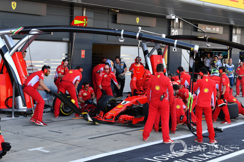 Sebastian Vettel, Ferrari SF71H, pit stop