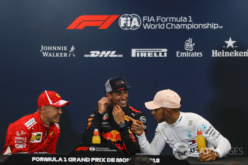 Обладатель поула Даниэль Рикардо, Red Bull Racing, второе место – Себастьян Феттель, Ferrari, третье место – Льюис Хэмилтон, Mercedes AMG F1