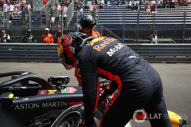 Max Verstappen, Red Bull Racing RB14 na crash