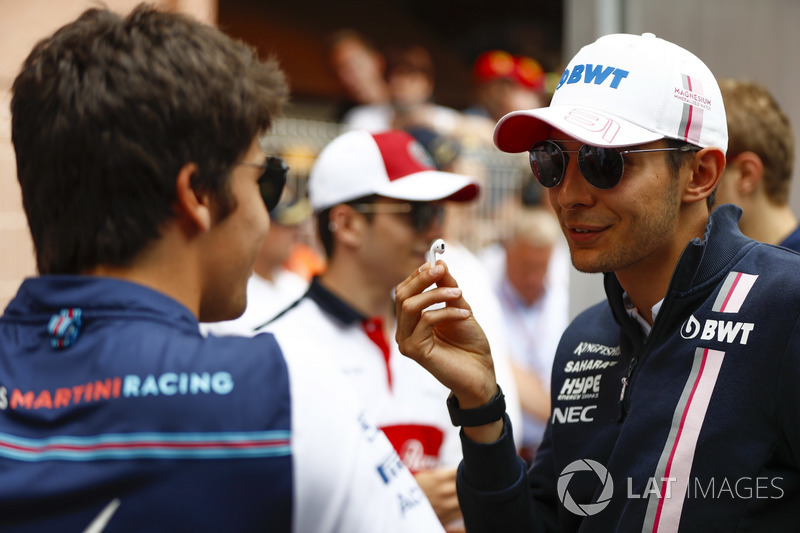 Esteban Ocon, Force India, avecc Lance Stroll, Williams Racing