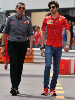 Guenther Steiner, Haas F1 Team Principal and Antonio Giovinazzi, Ferrari Test Driver