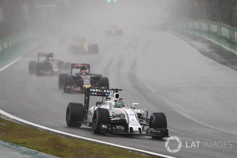 Felipe Massa, Williams FW38 Mercedes, leads Daniil Kvyat, Toro Rosso STR11, and Carlos Sainz Jr, Toro Rosso STR11