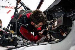 La Peugeot 306 Maxi en phase d'assemblage dans les ateliers du Sébastien Loeb Racing