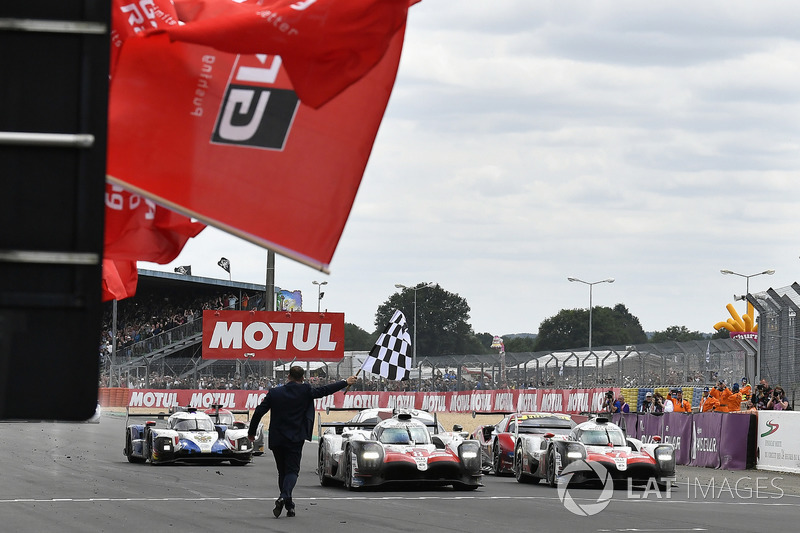 #8 Toyota Gazoo Racing Toyota TS050: Sébastien Buemi, Kazuki Nakajima, Fernando Alonso crosses he finish line with #7 Toyota Gazoo Racing Toyota TS050: Mike Conway, Kamui Kobayashi, Jose Maria Lopez at the checkered flag for the win
