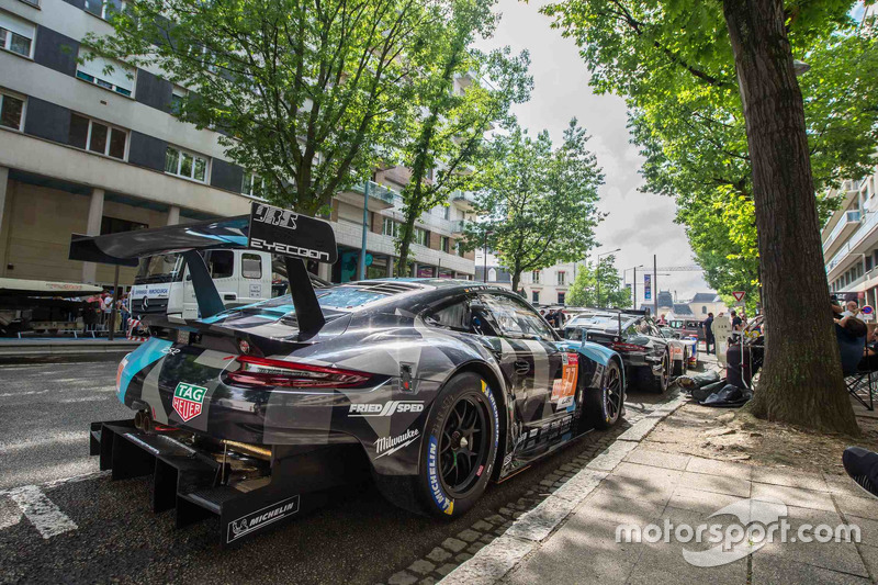 #77 Proton Competition Porsche 911 RSR