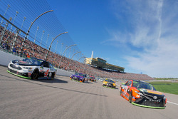 Martin Truex Jr., Furniture Row Racing Toyota, Kevin Harvick, Stewart-Haas Racing Ford