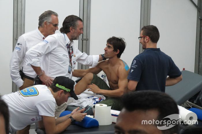 Doctor Xavier Mir y Angel Charte médicos MotoGP