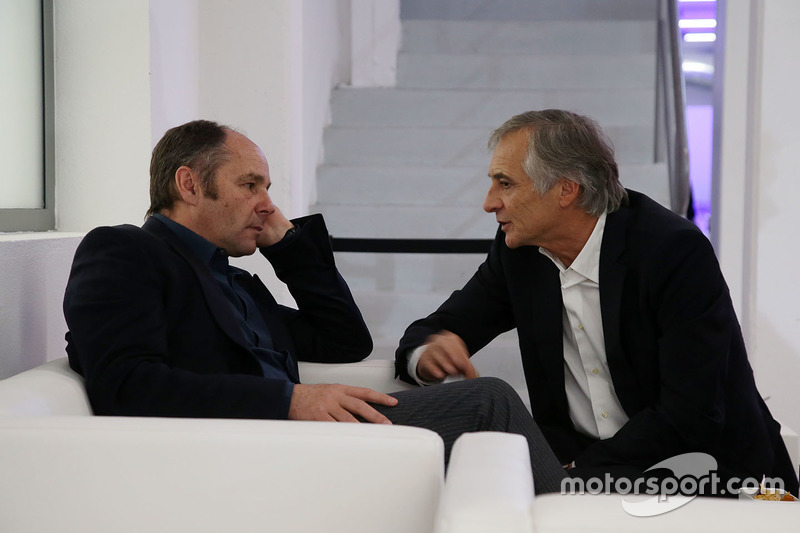 Gerhard Berger, voorzitter van de ITR, en Charly Lamm, teambaas van BMW Team Schnitzer