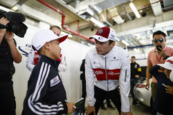Charles Leclerc, Sauber, rencontre un jeune fan