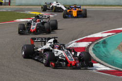 Romain Grosjean, Haas F1 Team VF-18 Ferrari, Kevin Magnussen, Haas F1 Team VF-18 Ferrari, and Fernando Alonso, McLaren MCL33 Renault