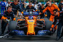 Fernando Alonso, McLaren MCL33 arrive sur la grille