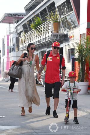 Kimi Raikkonen, Ferrari, con la moglie Minttu Virtanen e il figlio Robin Raikkonen