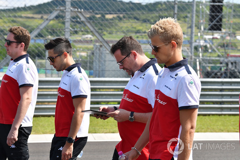 Marcus Ericsson, Sauber walks the track