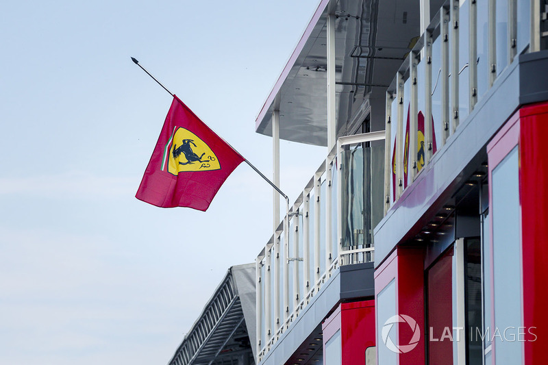 Bandera Ferrari