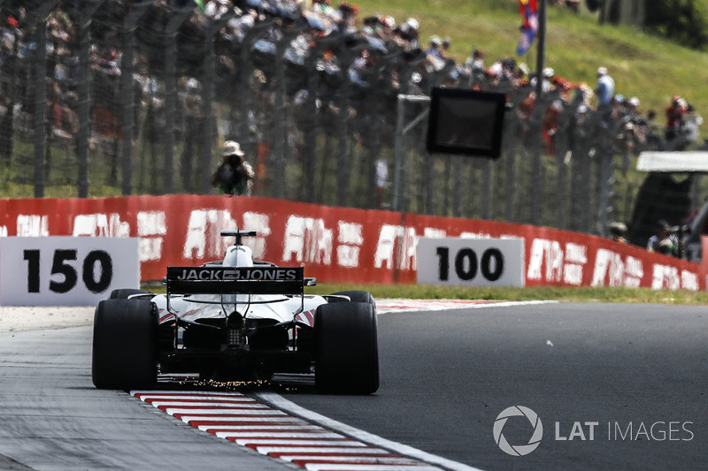 Romain Grosjean, Haas F1 Team VF-18, solleva scintille